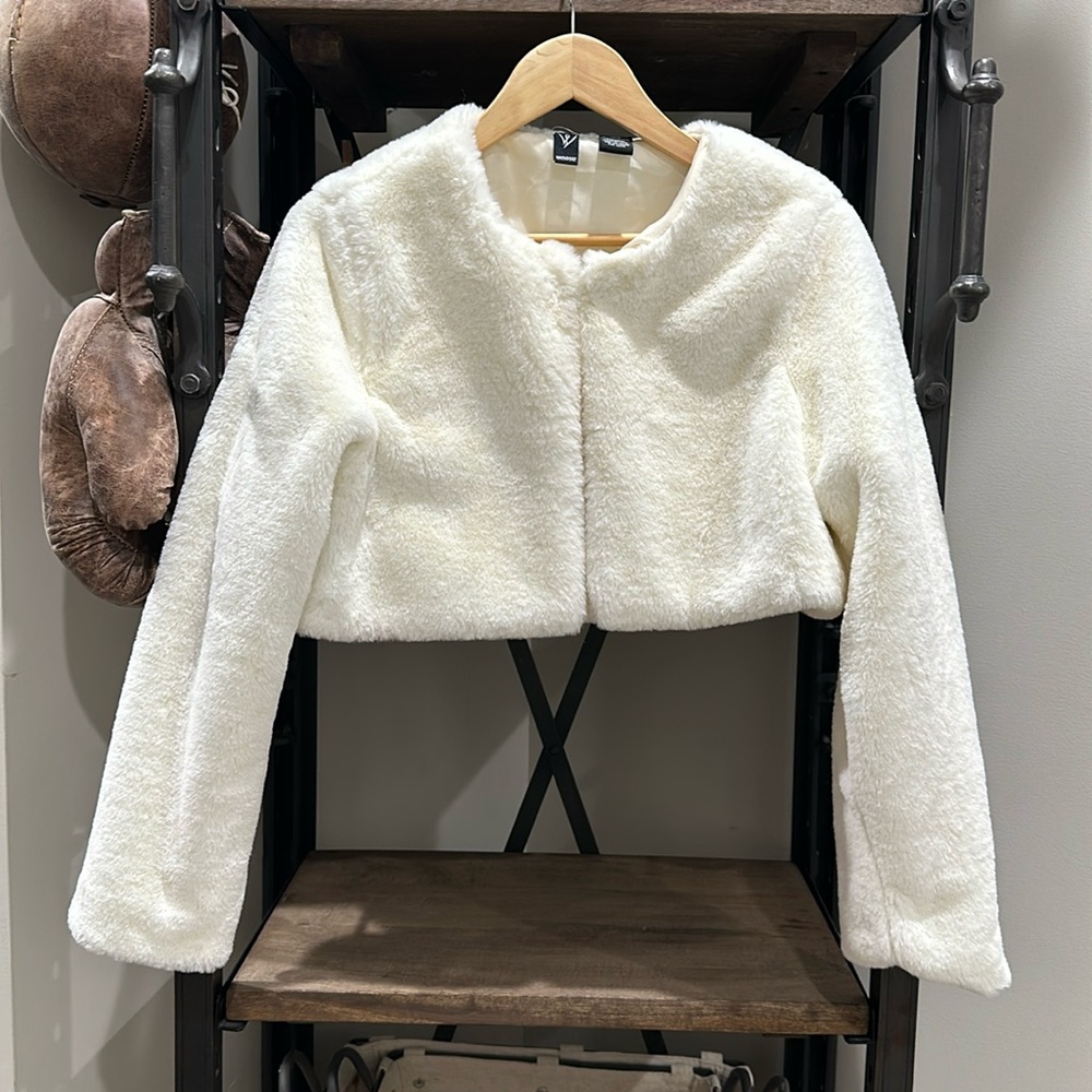 Windsor Prom!!! Faux fur bolero jacket in cream, size small.